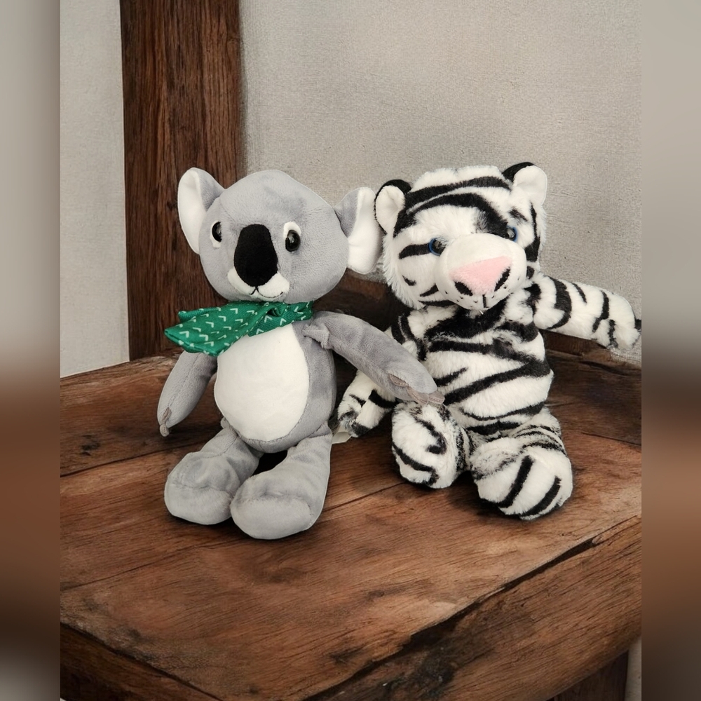 Kinder Snow Tiger & Koala With Green Scarf Together. . 10 Inch